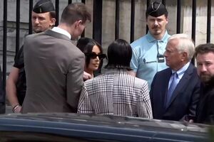 Kim Kardashian em Paris para testemunhar contra homens que a assaltaram - Sábado