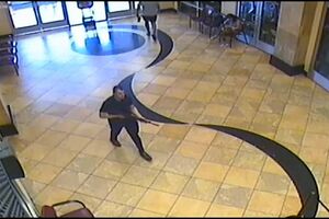 Imagens mostram homem armado a entrar em ginásio onde ocorreu tiroteio que fez três mortos em Las Vegas   