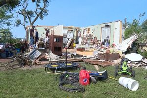 Casas destruídas e carros danificados: Fortes tempestades atingem os EUA