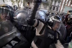 Reformados e polícia voltam a envolver-se em confrontos na Argentina 