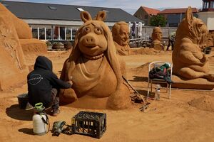 Batman, Charlie Chaplin ou Miss Piggy entre as figuras do festival de esculturas em areia na Dinamarca 