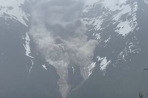 Sabado - Vídeo mostra o momento em que glaciar colapsa na Suíça 