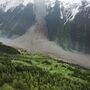 Glaciar suíço desmoronou e destruiu parte de uma vila 