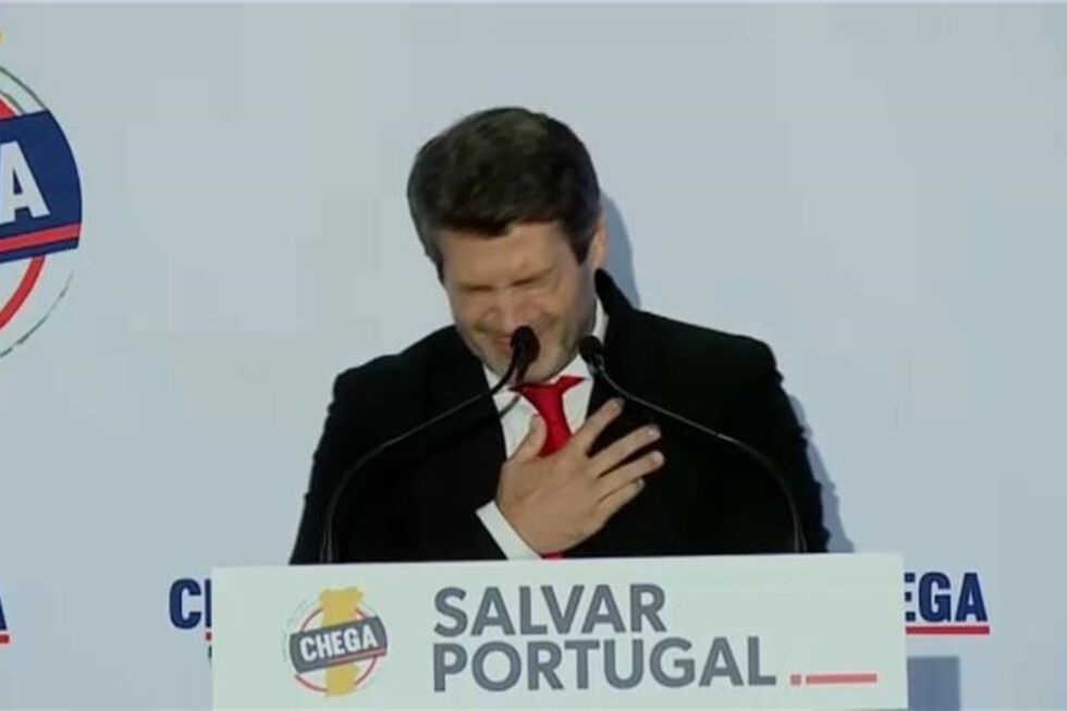 André Ventura sente-se mal durante comício em Tavira