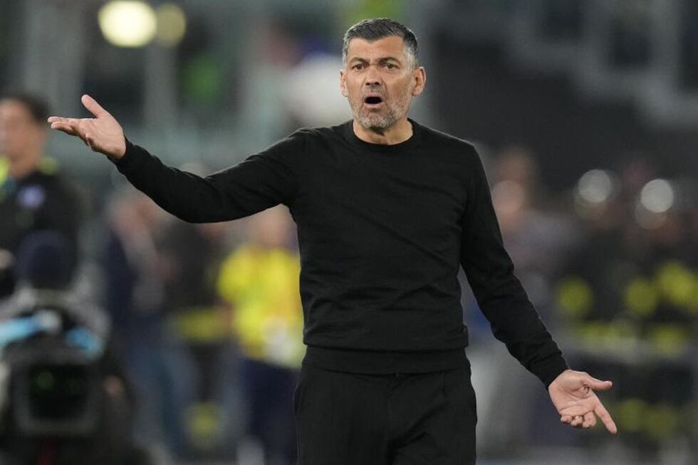 Sérgio Conceição reage durante um jogo do Milan