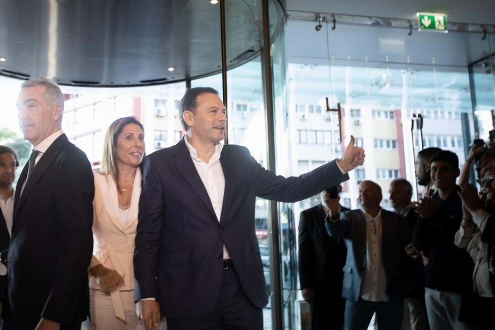 Empresa criada pelo primeiro-ministro deixou de ser detida pela mulher e passou apenas para os filhos