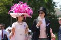Das cabeças coroadas ao comum dos mortais: chapéus voltam a colorir o Royal Ascot