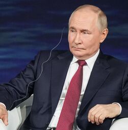 Putin sugere que reunião com Zelensky aconteça em Moscovo
