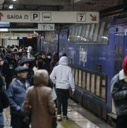 Autarca do Seixal diz que é 'desumana' a forma como passageiros viajam na Fertagus