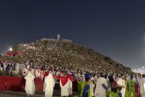 ‘Timelapse’ mostra peregrinos a subir ao Monte Arafat durante peregrinação a Meca 