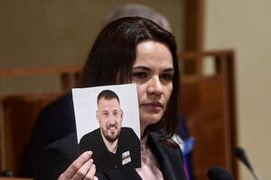 Sergei Tikhanovsky, opositor bielorrusso, libertado da prisão após perdão em Minsk