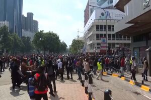 Milhares jovens protestam contra brutalidade policial no Quénia