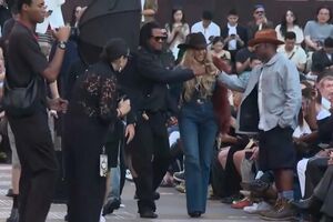 Beyonce e Jay-Z na fila da frente para o desfile da Louis Vuitton em Paris