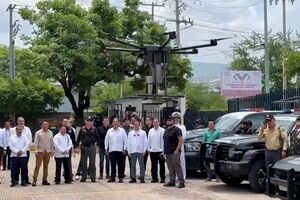 Polícia mexicana revela drones armados para combate aos cartéis de droga 