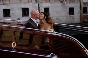 O beijo de Jeff Bezos e Lauren Sanchez em Veneza