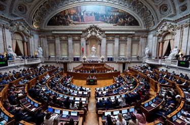 Parlamento entra de férias. O que fica pendurado para setembro?