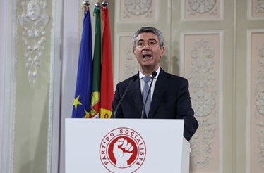 PS: Carneiro assume liderança com 'honra e responsabilidade' e promete partido de valores
