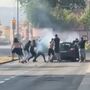 As imagens do momento da emboscada de elementos de claque do Sporting a carro de Super Dragões