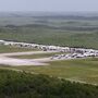 Rodeado de pântanos e crocodilos: as imagens de drone da construção do centro de detenção de imigrantes na Florida