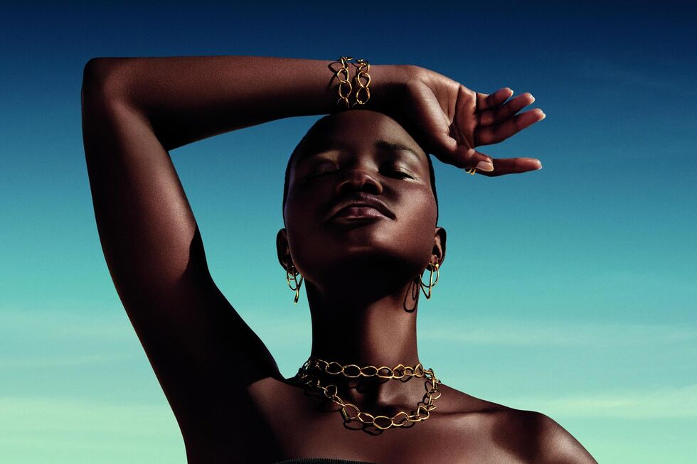 Pandora lança campanha de verão com novas jóias em liga com revestimento de ouro 14k