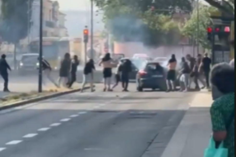 Adeptos do FC Porto feridos após ataque com engenho incendiário em Lisboa, junto ao pavilhão João Rocha