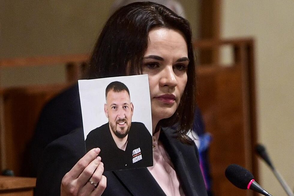 Sergei Tikhanovsky, opositor bielorrusso, libertado da prisão após perdão em Minsk