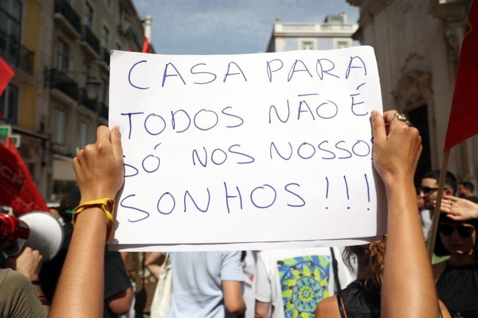 Manifestação em Lisboa defende habitação: 'Casa para todos não é só nos nossos sonhos'