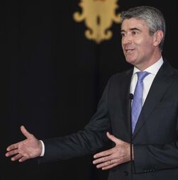 Carneiro propõe alterações à nova lei dos estrangeiros e diz que não houve diálogo com Governo