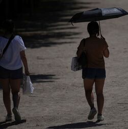 Quatro distritos do interior com aviso laranja até sábado devido ao calor