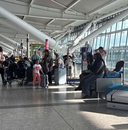 Aeroportos da UE esperam filas de duas horas no controlo de fronteira na semana da Páscoa