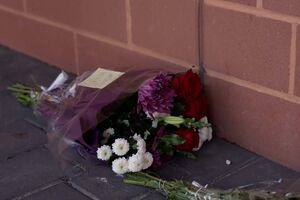 As primeiras homenagens a Diogo Jota junto ao estádio do Liverpool