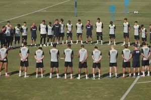 Jogadores e equipa técnica do Sporting fizeram minuto de silêncio em homenagem a Diogo Jota e ao irmão