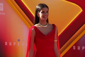 Sara Sampaio brilha na estreia do filme ‘Superman’ em Los Angeles  