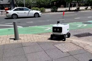 Frota de robôs faz entregas de encomendas de comida em Jersey City nos EUA