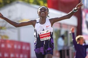 Ruth Chepngetich, recordista mundial da maratona, suspensa por doping após Meia Maratona de Lisboa