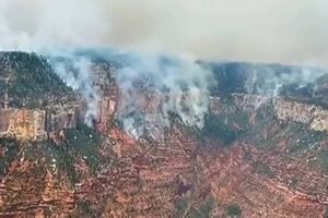 Imagens aéreas mostram incêndio florestal que devastou mais de 3 mil hectares no Grand Canyon