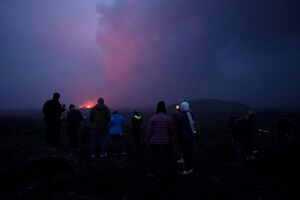 Turistas surpreendidos com a 'magia' das erupções vulcânicas na Islândia
