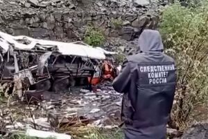 Queda de autocarro em pedreira na Rússia faz 13 mortos 