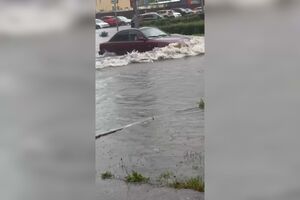 Chuva intensa provoca inundações em Moscovo 