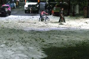 Forte tempestade de granizo surpreende habitantes na Cidade do México  