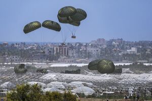 Jordânia e EAU retomam lançamento aéreo de ajuda humanitária em Gaza, coordenado com IDF
