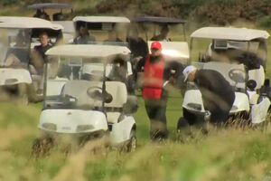 Trump 'foge' às perguntas dos jornalistas sobre o caso Epstein enquanto joga golfe na Escócia 