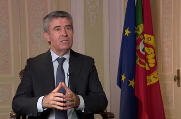 Carneiro insta Montenegro a dizer a verdade sobre acordos com Chega