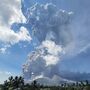 Vulcão na Indonésia expele coluna de cinzas com mais de 18 quilómetros de altura