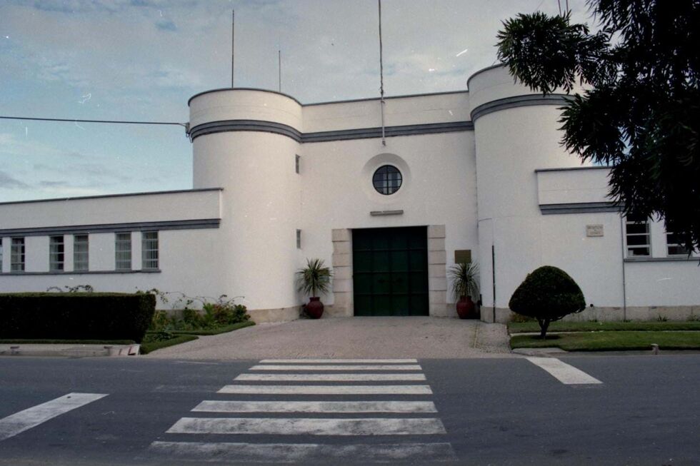 Intruso deixa telemóveis e droga na cadeia de Alcoentre, Portugal, após fuga