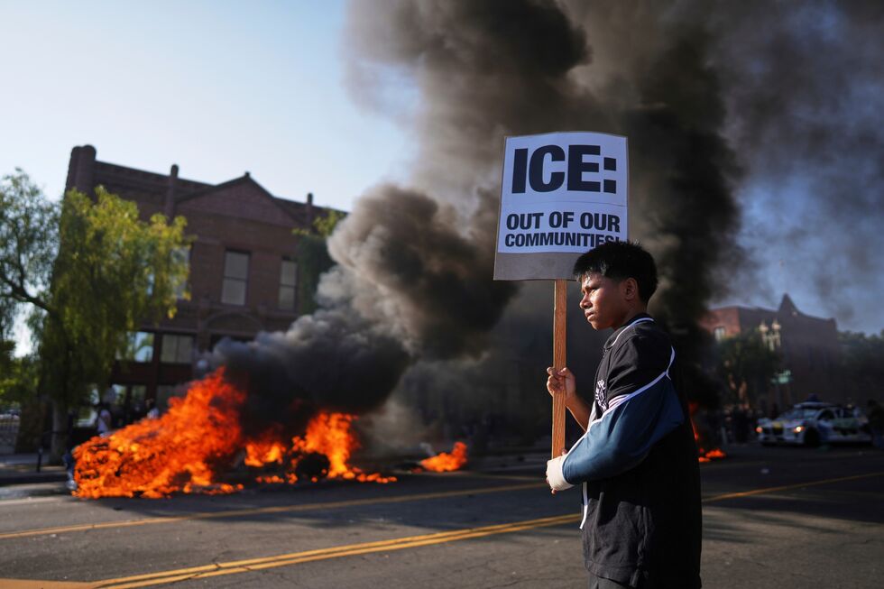 Protesto em Los Angeles contra o ICE após rusgas de imigração