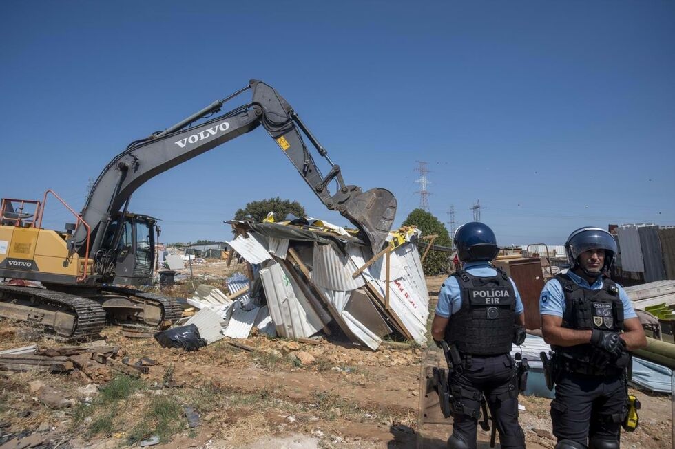 Demolição no Bairro do Talude Militar, em Loures, após aviso da câmara