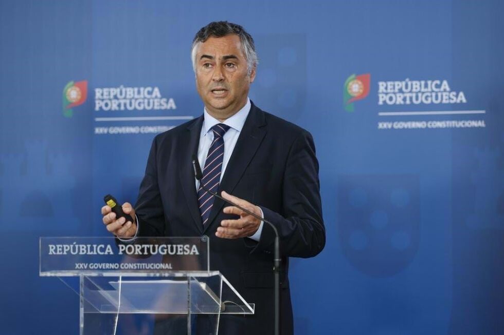 Ministro da Educação aborda falta de professores no parlamento