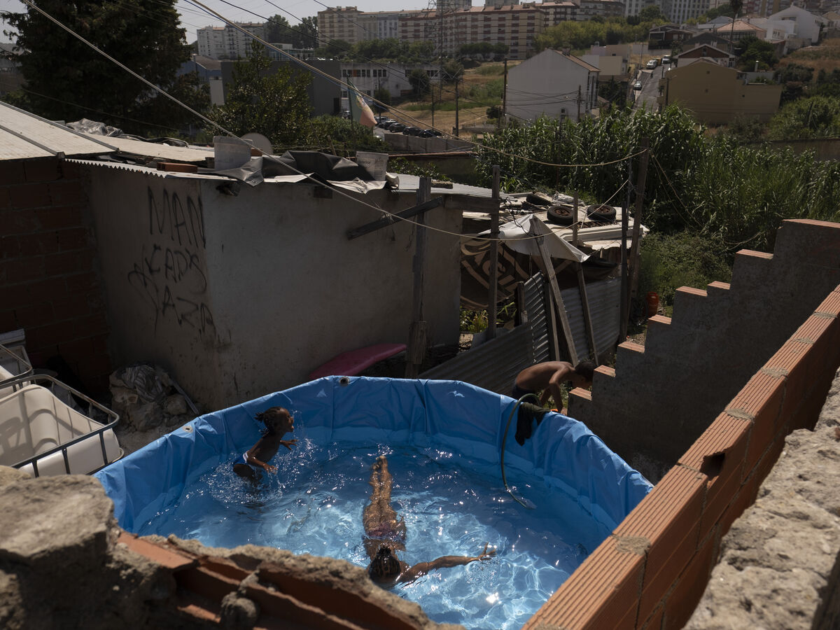 €2 mil por uma barraca, com puxada de água e luz. O negócio escondido