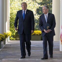 Trump apela a golpe palaciano na Fed se Powell não baixar taxas